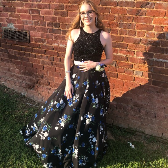 Prom Dress - Picture 1 of 3